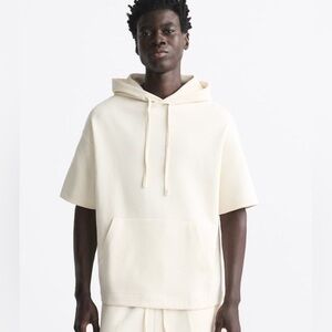 Zara Men's Off-White Short Sleeve Hoodie